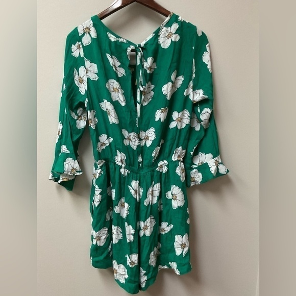 FLOWER romper size medium - Picture 4 of 5